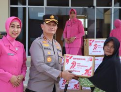 Dalam Rangka HUT Bhayangkara ke-79 : Polres Pidie Jaya Bagikan 500 Paket Sembako Untuk Masyarakat Kurang Mampu 