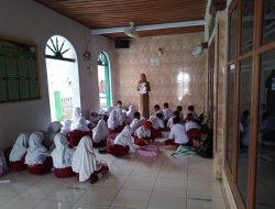 Anak SD Belajar di Teras Masjid, Fasilitas Sekolah di Brebes Memprihatinkan