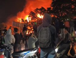 Kerusuhan Pecah di kota Makassar, Gedung DPR Dibakar Massa