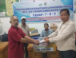 Pemdes Pulo Ara Geudong Teungoh Serahkan BLT-DD Triwulan III