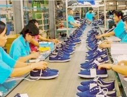 Ribuan Buruh Pabrik Sepatu di Tangerang Kena PHK  