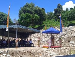 Wakil Bupati Fakfak Lakukan Peletakan Batu Pertama Gereja Eden Wagom