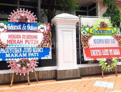Bupati Sudewo Jadi Tersangka, Warga Pati Kirim Karangan Bunga