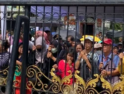Warga Antusias Ikuti Open House Istana, Berharap Bertemu Presiden Prabowo  