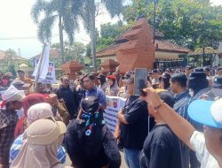 Aksi Geram di DPRD Cirebon, Desak Transparansi dan Usut Dugaan APBD 2026