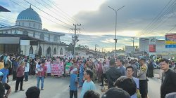 Dinilai Lamban Realisasikan Bantuan, Ratusan Warga Korban Banjir Blokir Jalan Nasional di Darul Makmur