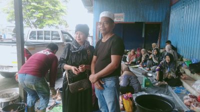 Idul Adha Berbagi, Anggota DPRD Barito Utara H. Tajeri Menyalurkan Daging Hewan Kurban