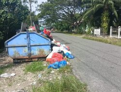 Sampah di Depan MTs Darul Makmur Nagan Raya Masih Menumpuk, Dinas Terkesan Terkesan Cuek