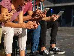 Ekonom wanti-wanti bahaya Gen Z lebih banyak kerja di sektor informal
