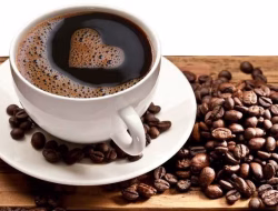 Ini 7 alasan kopi hitam lebih menyehatkan dibanding teh