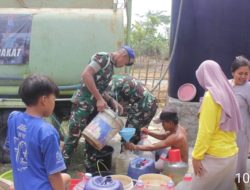 Wujud Kemanunggalan TNI, Yonpomad Puspomad Bagikan 8000 Liter Air Bersih ke Warga Jonggol
