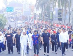 Semarak HUT RI ke-81, Bupati dan Wakil Bupati Ikuti Jalan Sehat dan Senam Bersama Warga