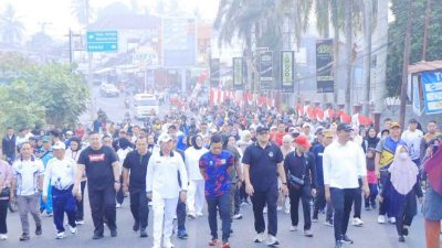 Semarak HUT RI ke-81, Bupati dan Wakil Bupati Ikuti Jalan Sehat dan Senam Bersama Warga