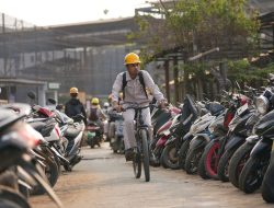 Bike to Work Gaya Baru Karyawan IMIP, Lebih Sehat Lebih Hemat