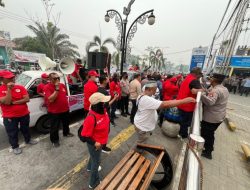 Memanas, Massa Geruduk Kantor PLN Kota Bontang, Lempari Ratusan Telur dan Ancam Bakar Gedung