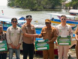 Perkuat Ekonomi Pesisir, IMIP Salurkan 6 Unit Kapal Nelayan