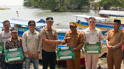 Perkuat Ekonomi Pesisir, IMIP Salurkan 6 Unit Kapal Nelayan