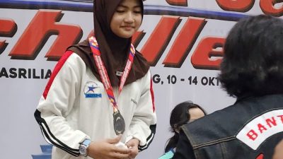Raqilla Zahfira, Anak Personel Polres Singkawang Sabet Emas Kejurnas Anggar
